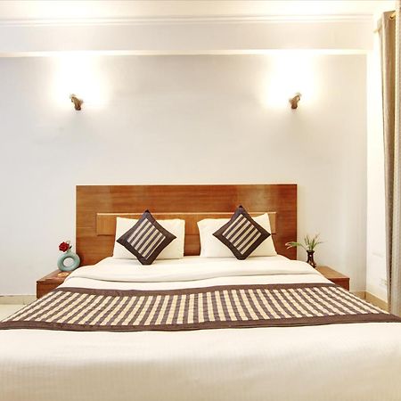 Hotel Ashvins Palace Gurgaon Bagian luar foto