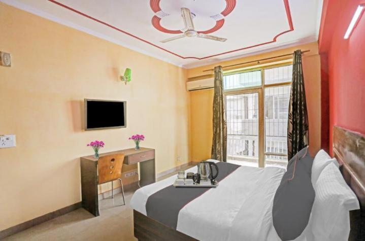 Hotel Ashvins Palace Gurgaon Bagian luar foto