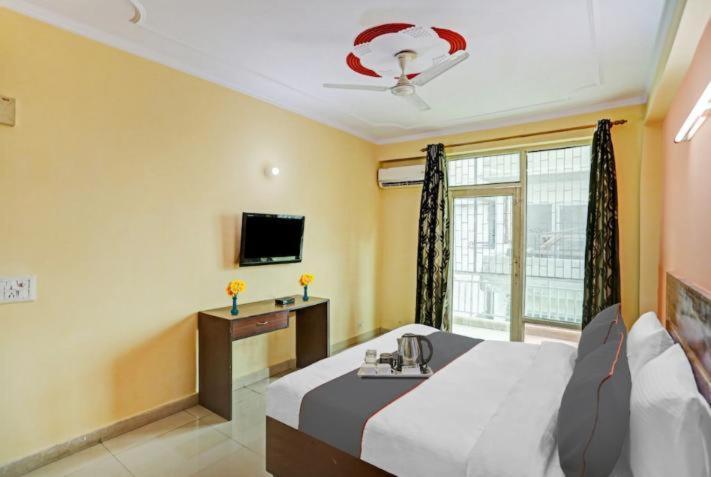 Hotel Ashvins Palace Gurgaon Bagian luar foto