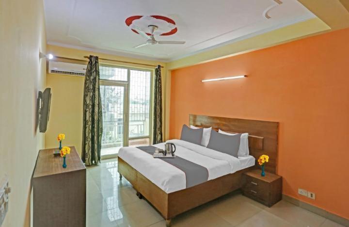Hotel Ashvins Palace Gurgaon Bagian luar foto