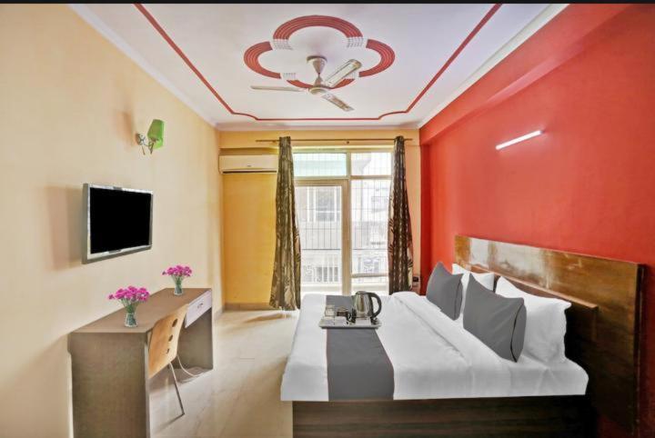Hotel Ashvins Palace Gurgaon Bagian luar foto