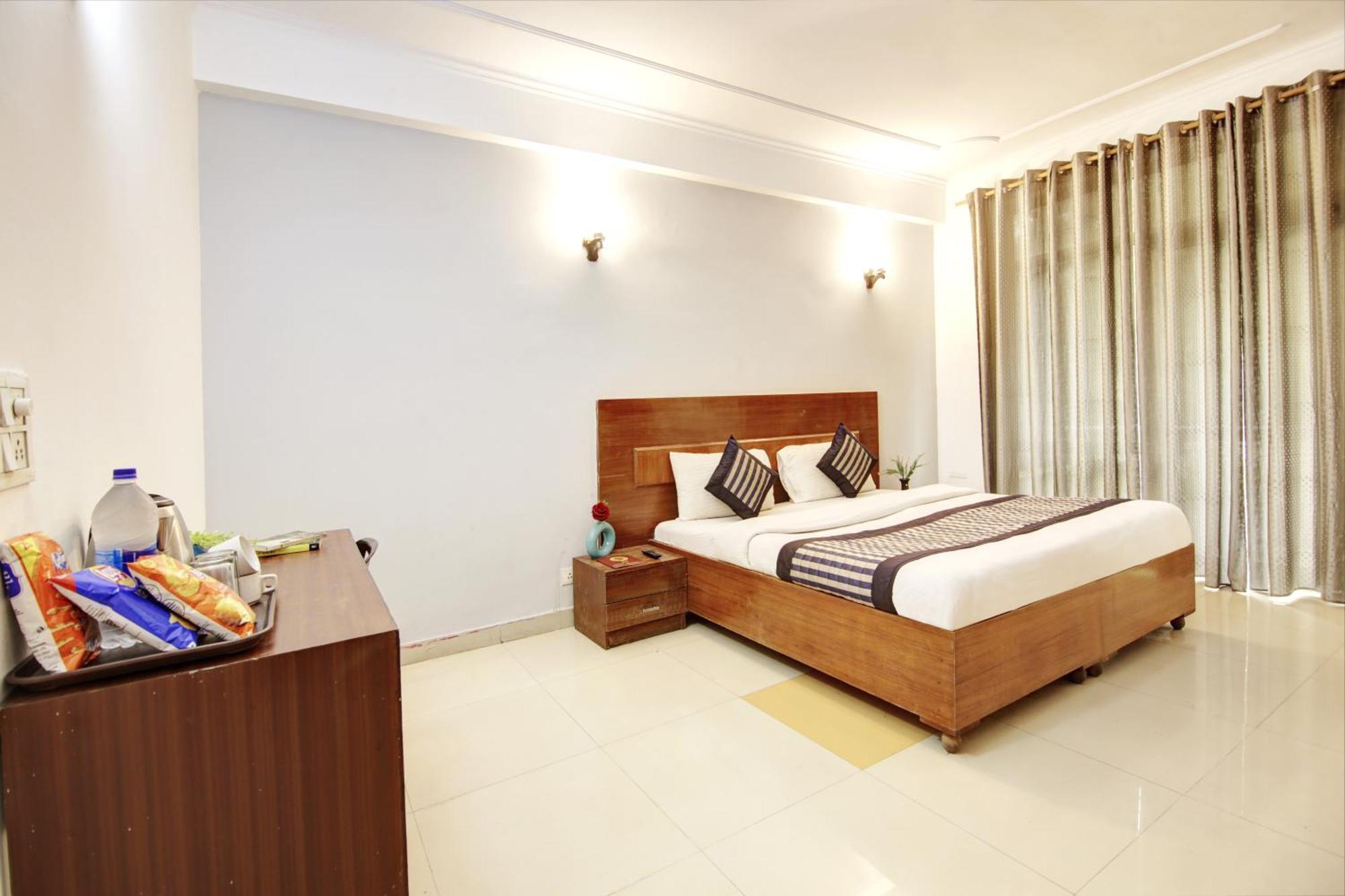 Hotel Ashvins Palace Gurgaon Bagian luar foto