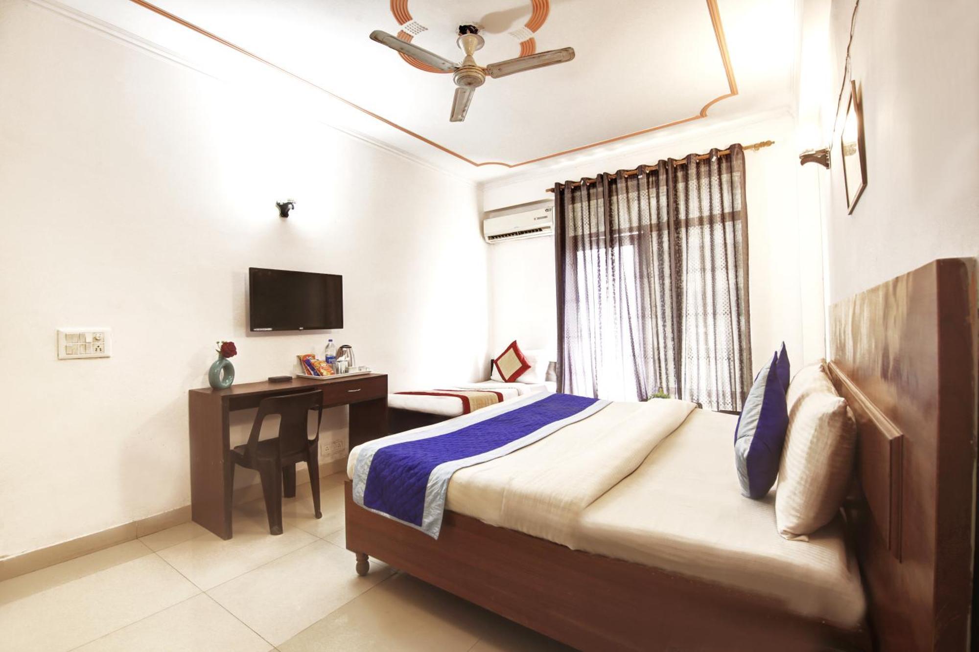 Hotel Ashvins Palace Gurgaon Bagian luar foto
