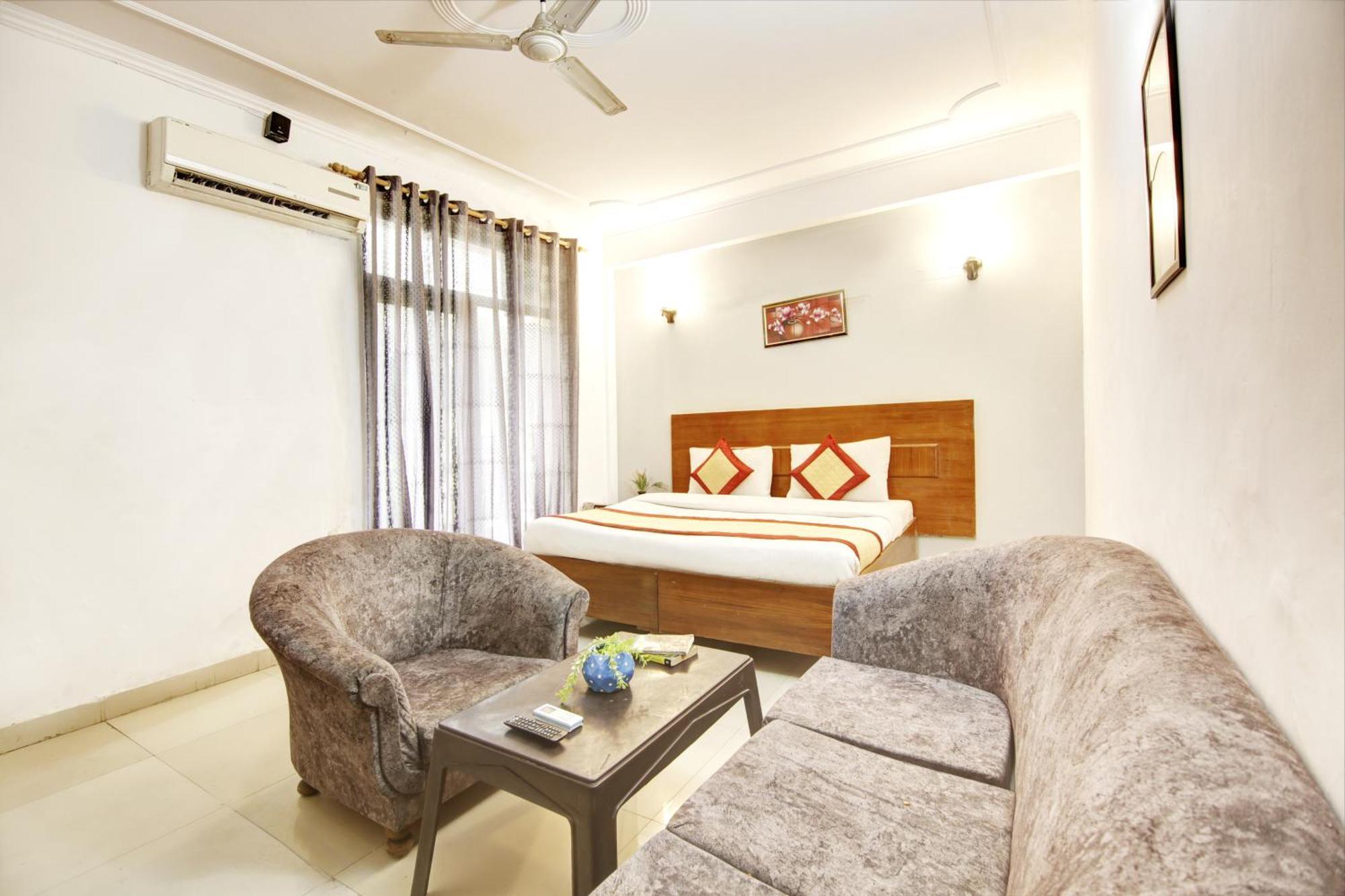Hotel Ashvins Palace Gurgaon Bagian luar foto