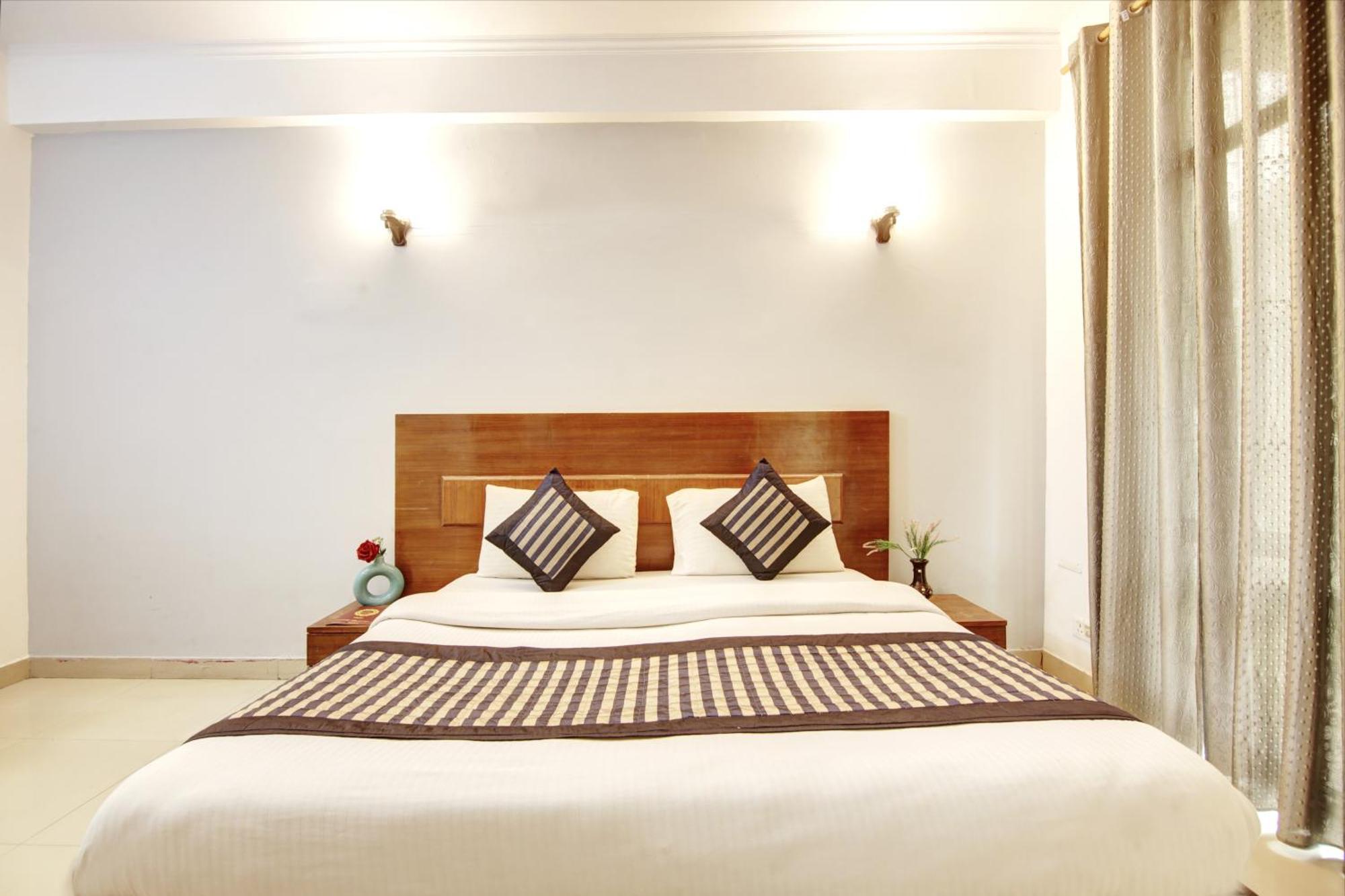 Hotel Ashvins Palace Gurgaon Bagian luar foto