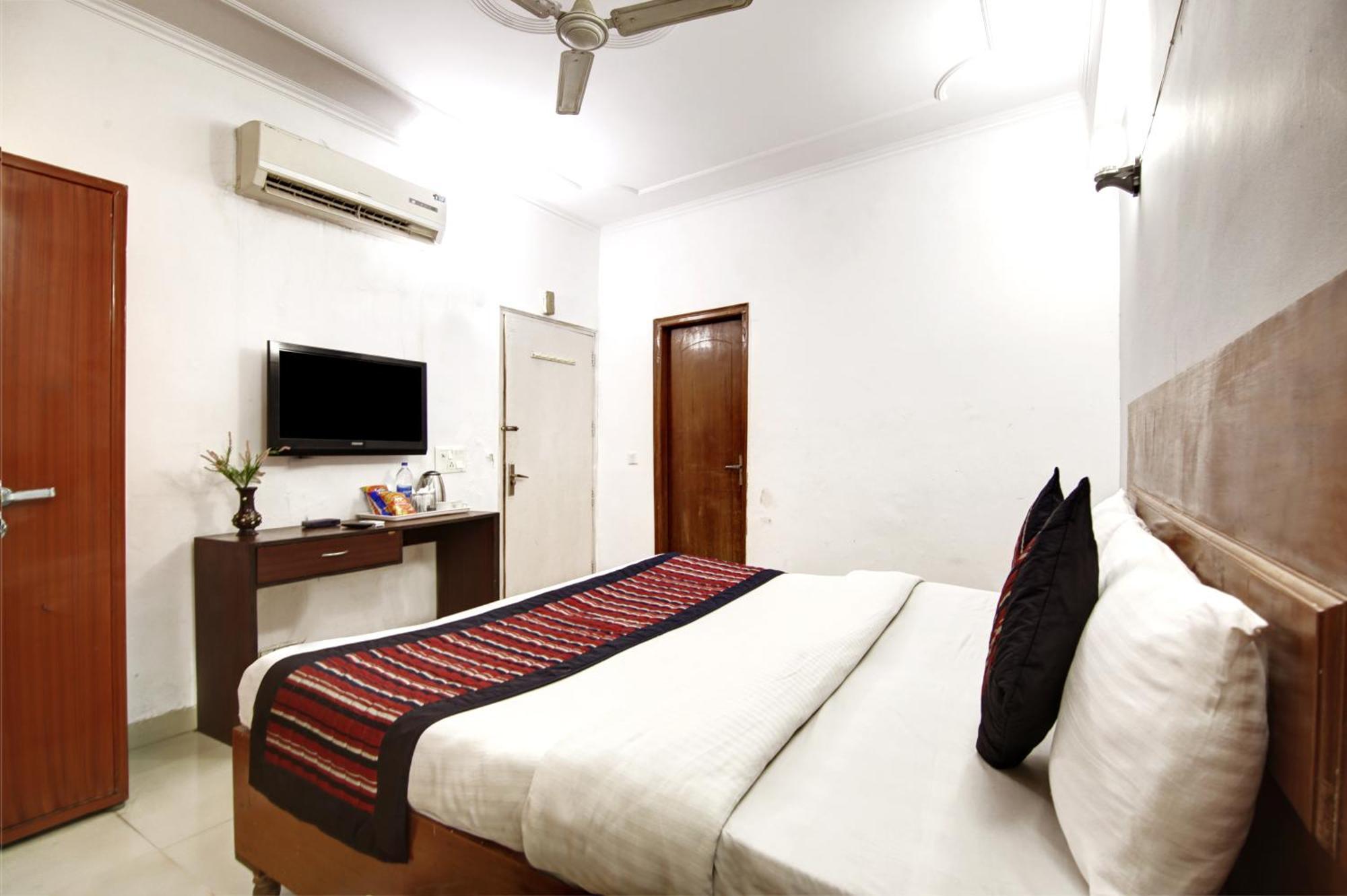 Hotel Ashvins Palace Gurgaon Bagian luar foto