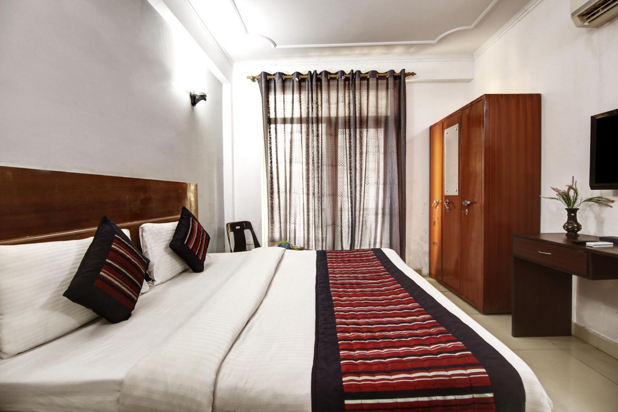 Hotel Ashvins Palace Gurgaon Bagian luar foto