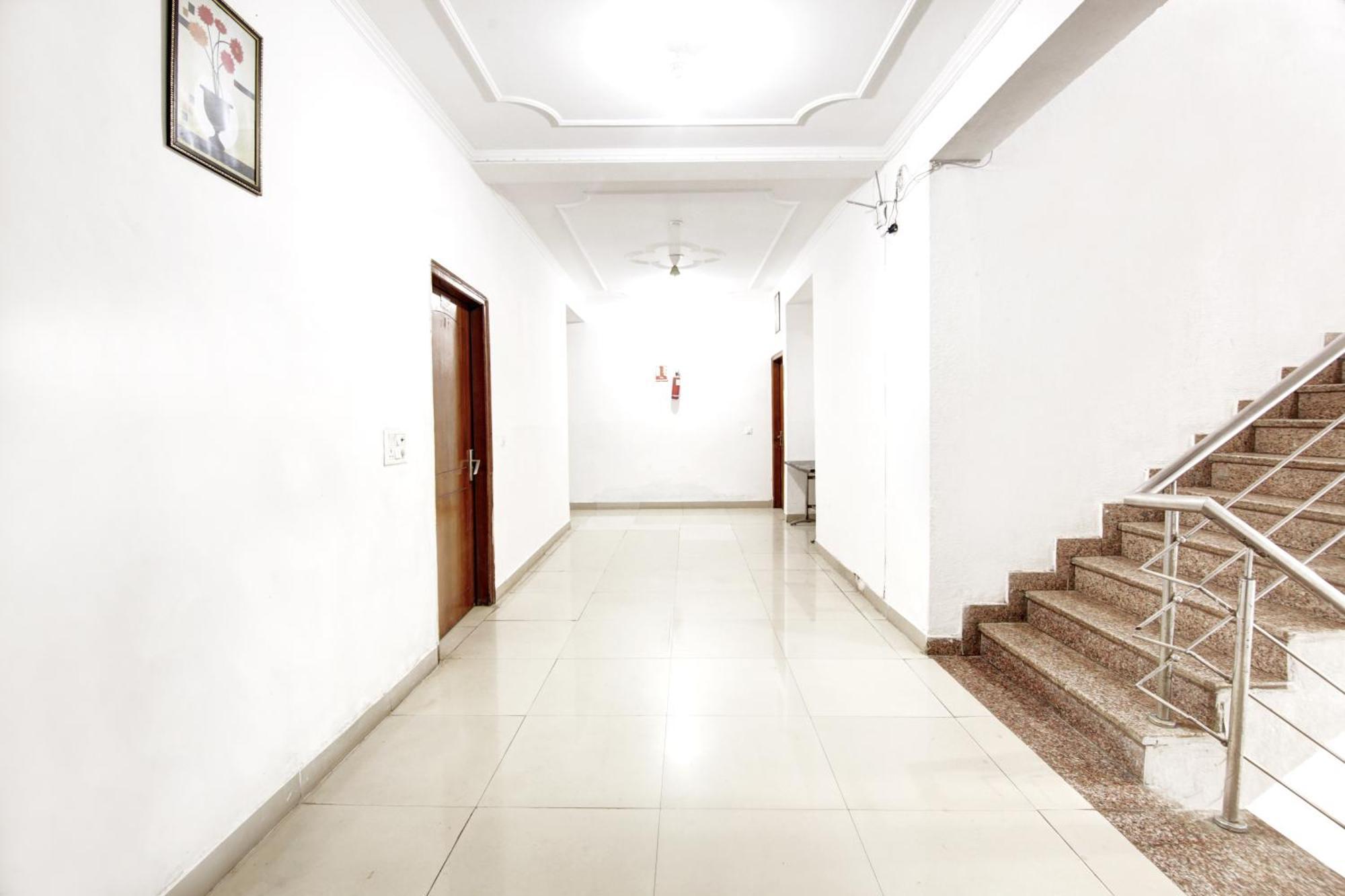 Hotel Ashvins Palace Gurgaon Bagian luar foto