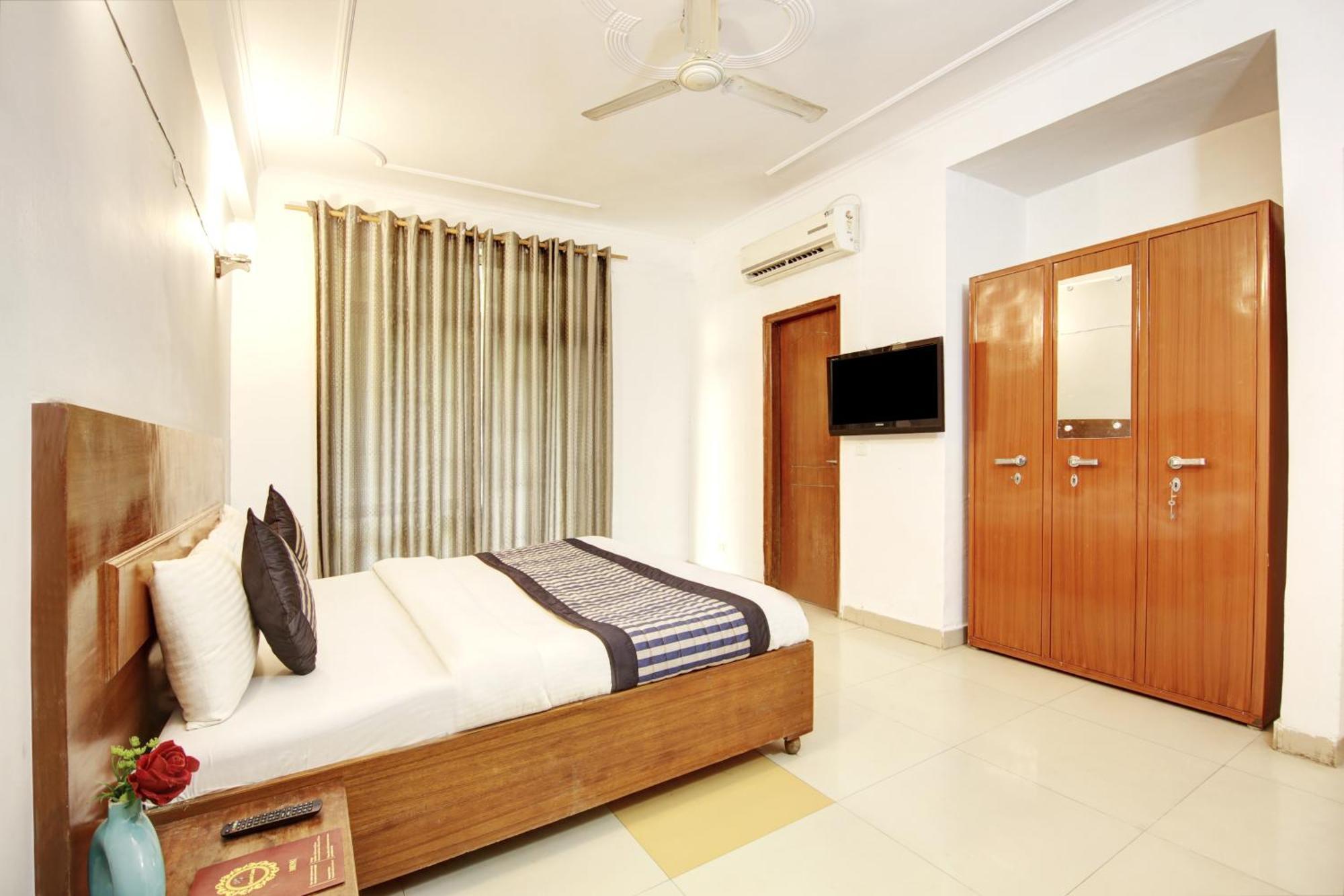 Hotel Ashvins Palace Gurgaon Bagian luar foto