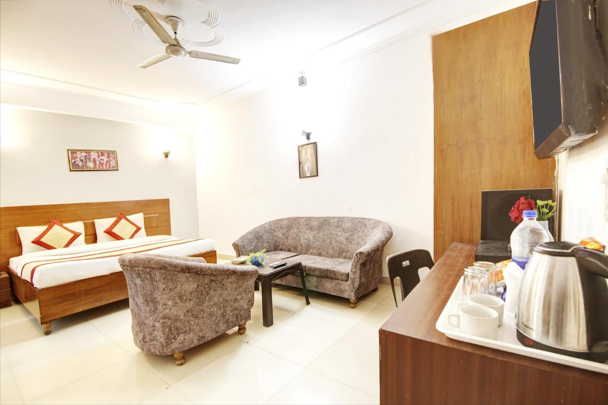 Hotel Ashvins Palace Gurgaon Bagian luar foto