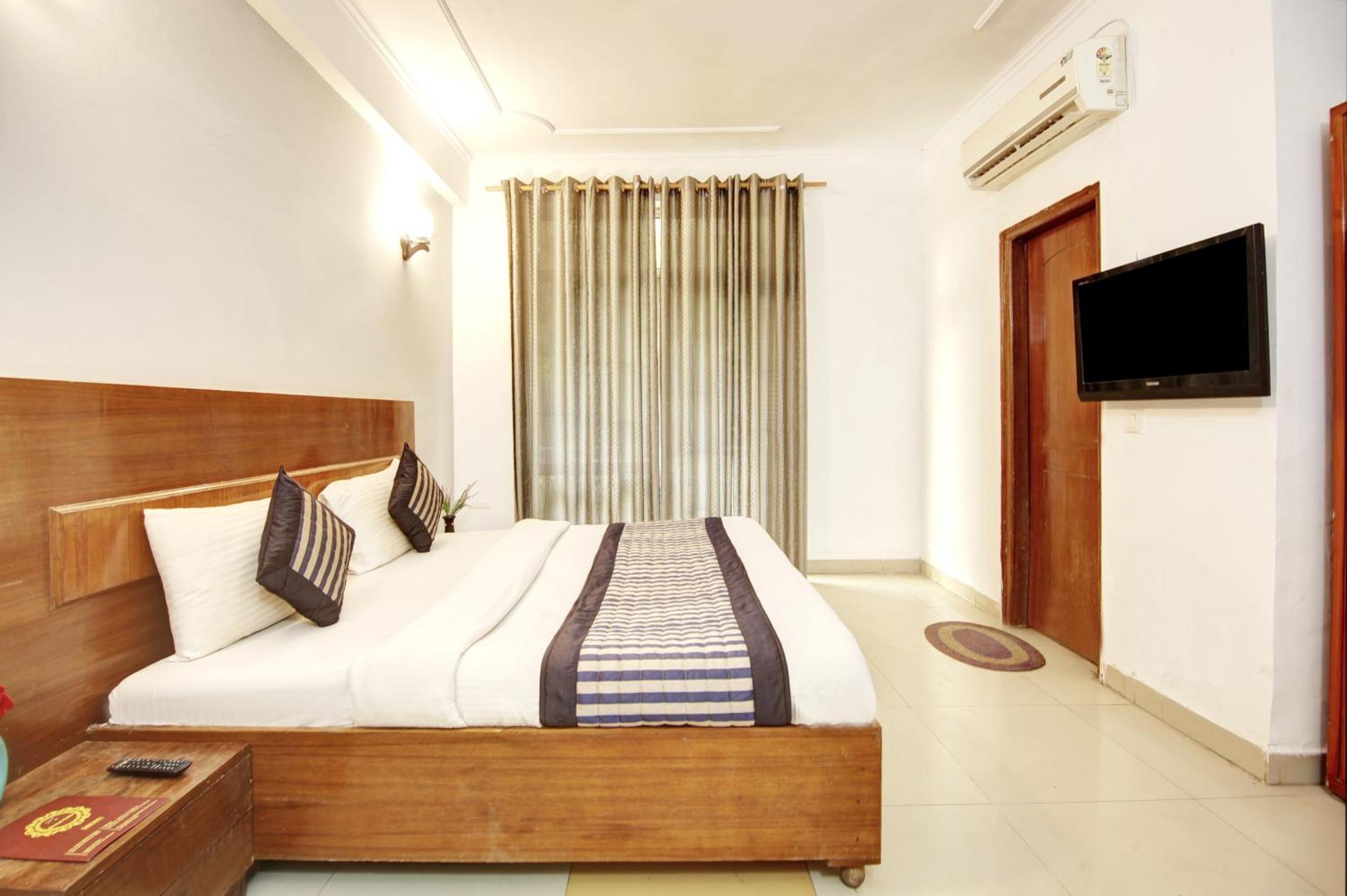 Hotel Ashvins Palace Gurgaon Bagian luar foto