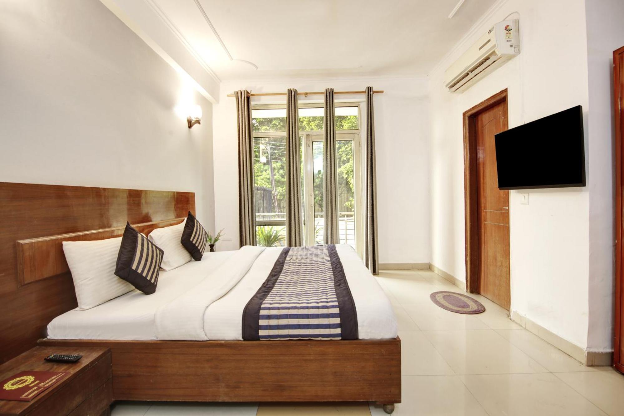 Hotel Ashvins Palace Gurgaon Bagian luar foto