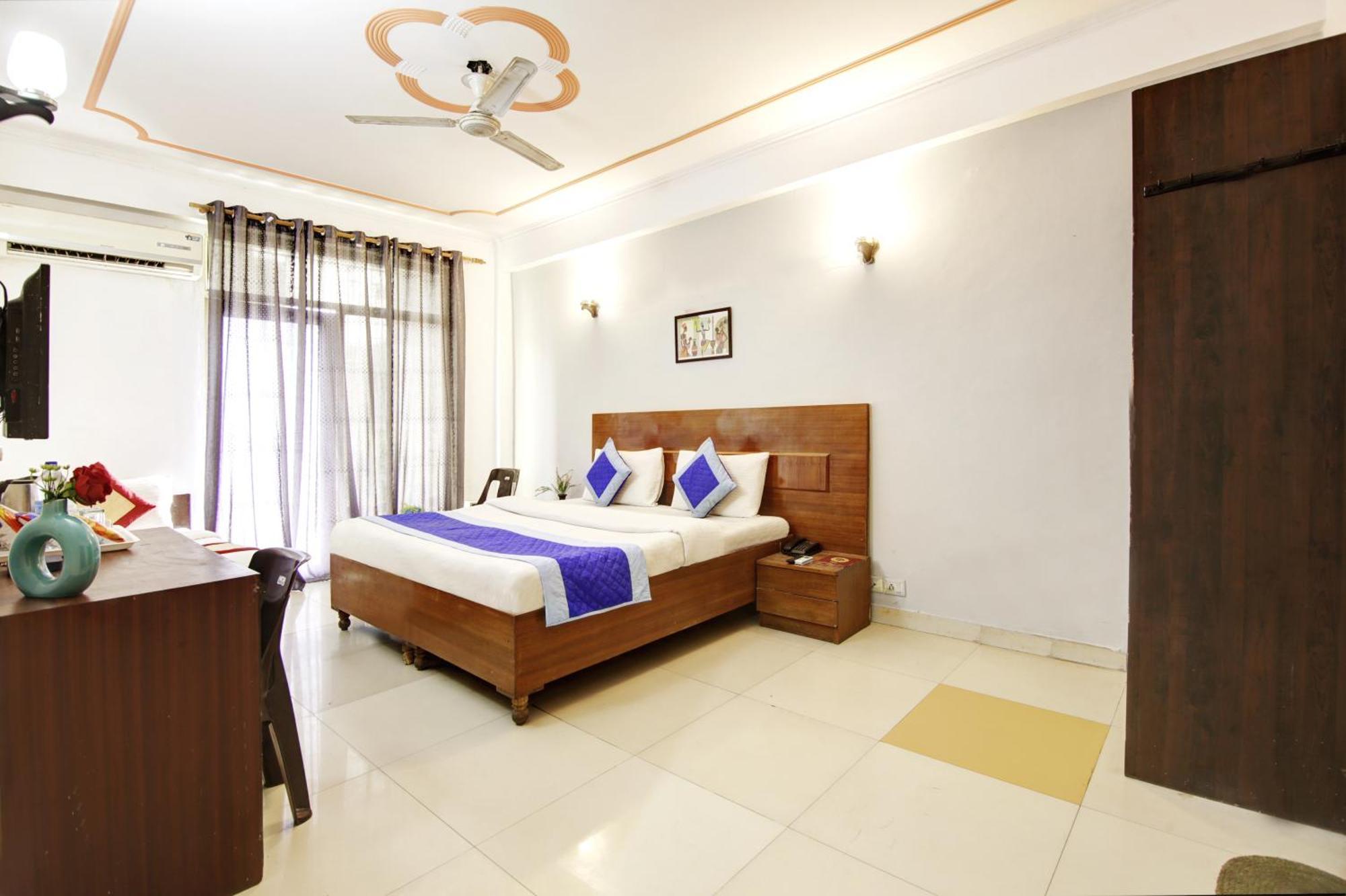 Hotel Ashvins Palace Gurgaon Bagian luar foto