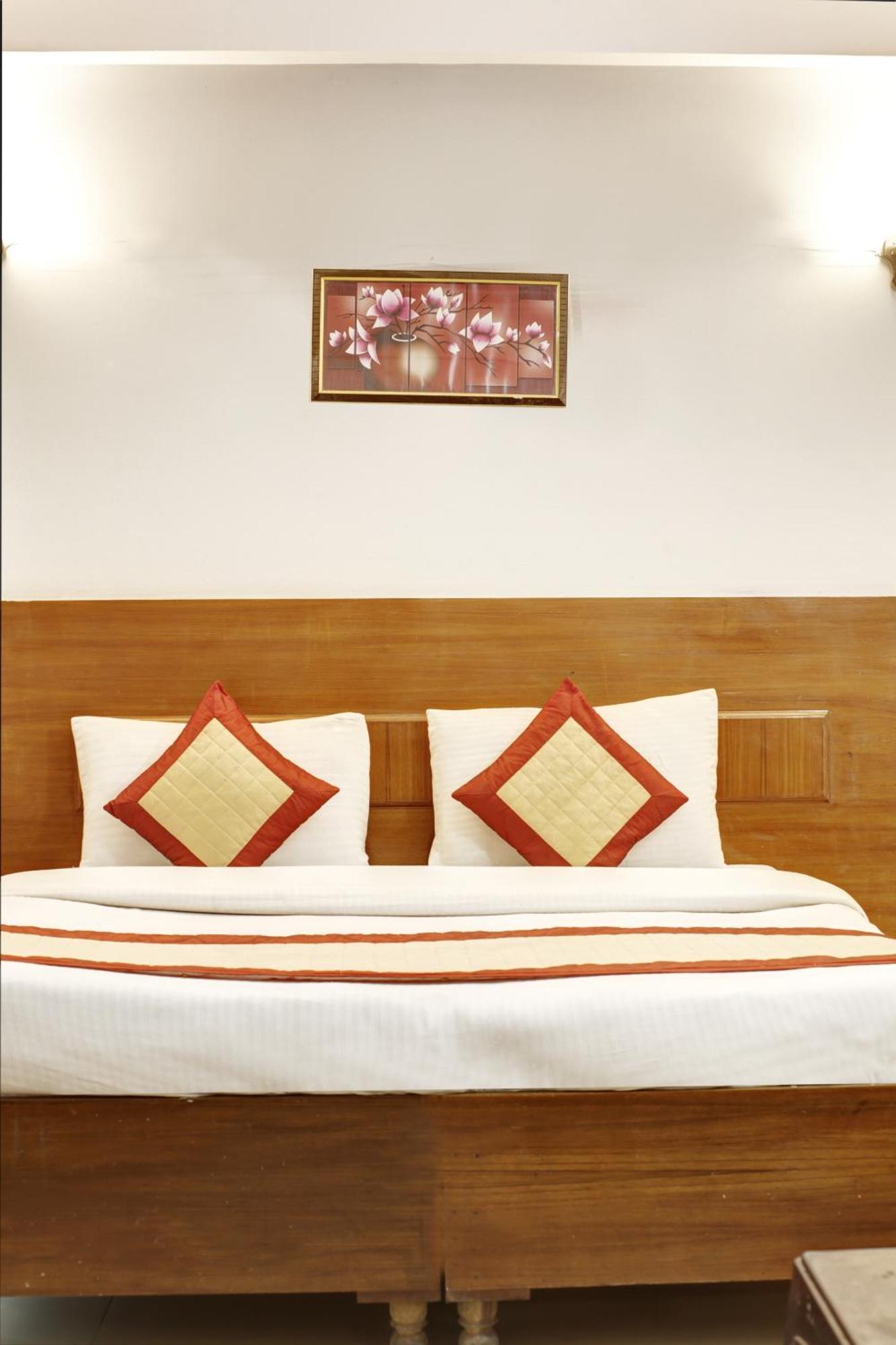 Hotel Ashvins Palace Gurgaon Bagian luar foto