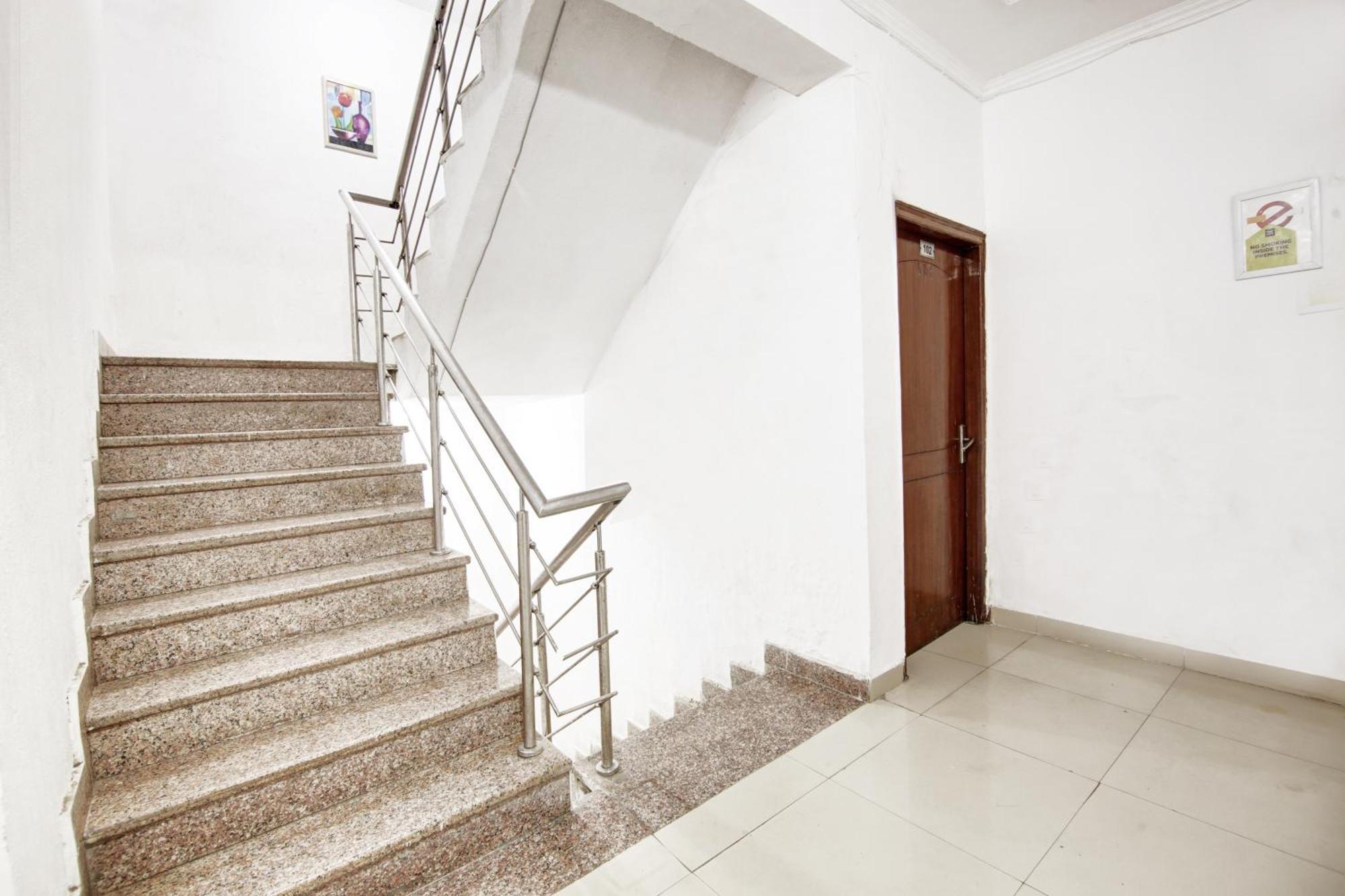 Hotel Ashvins Palace Gurgaon Bagian luar foto