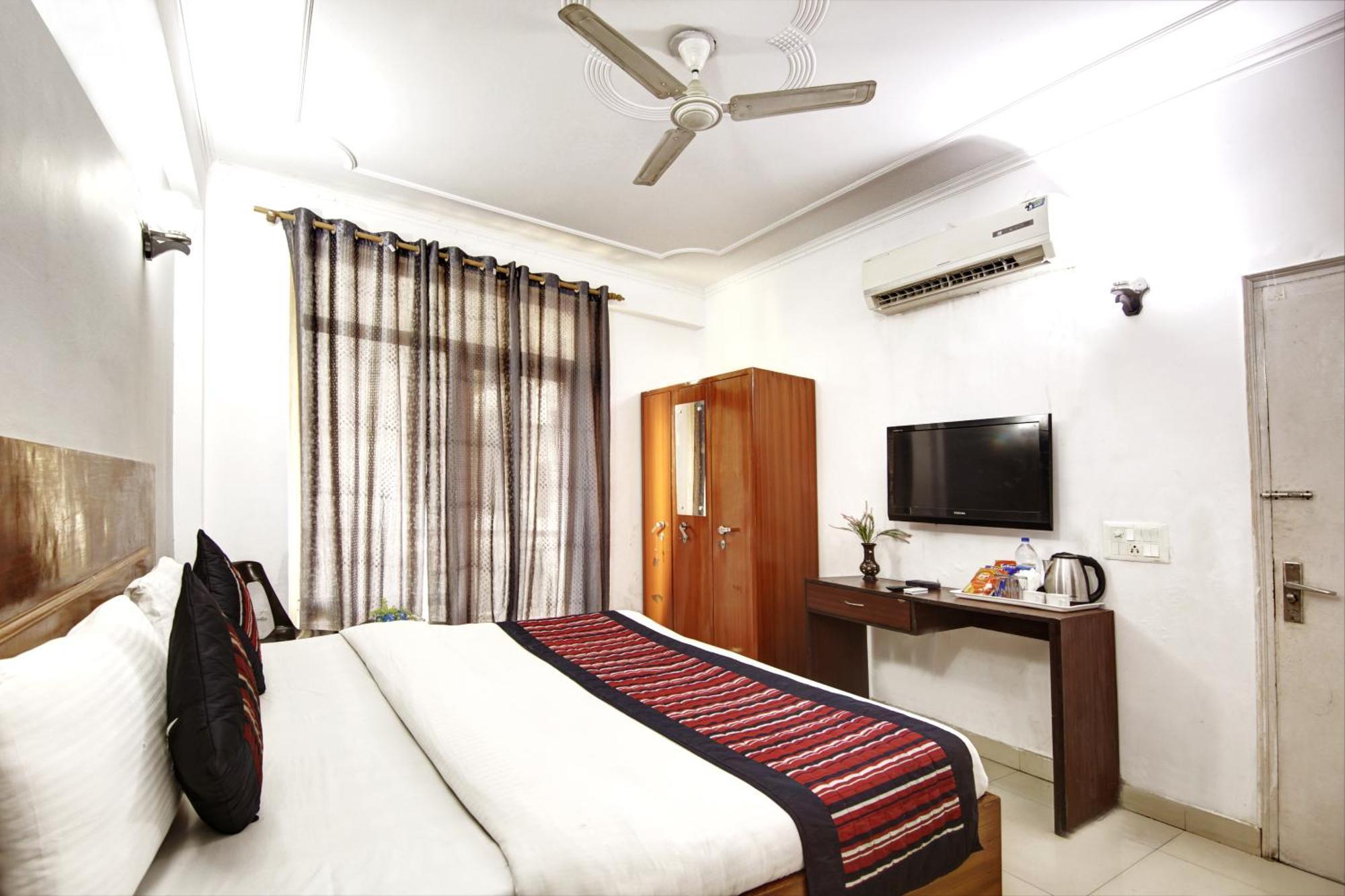 Hotel Ashvins Palace Gurgaon Bagian luar foto