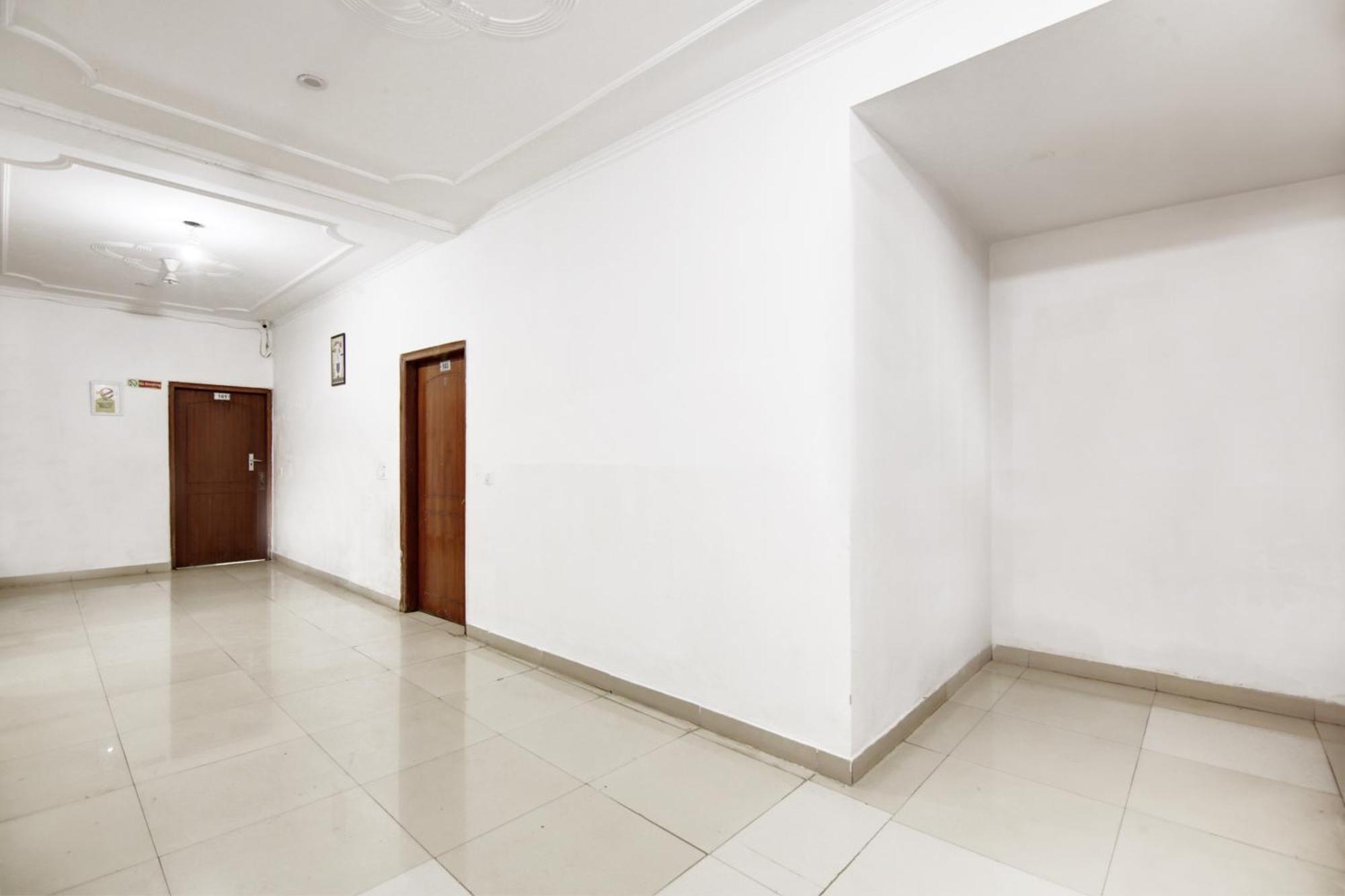 Hotel Ashvins Palace Gurgaon Bagian luar foto
