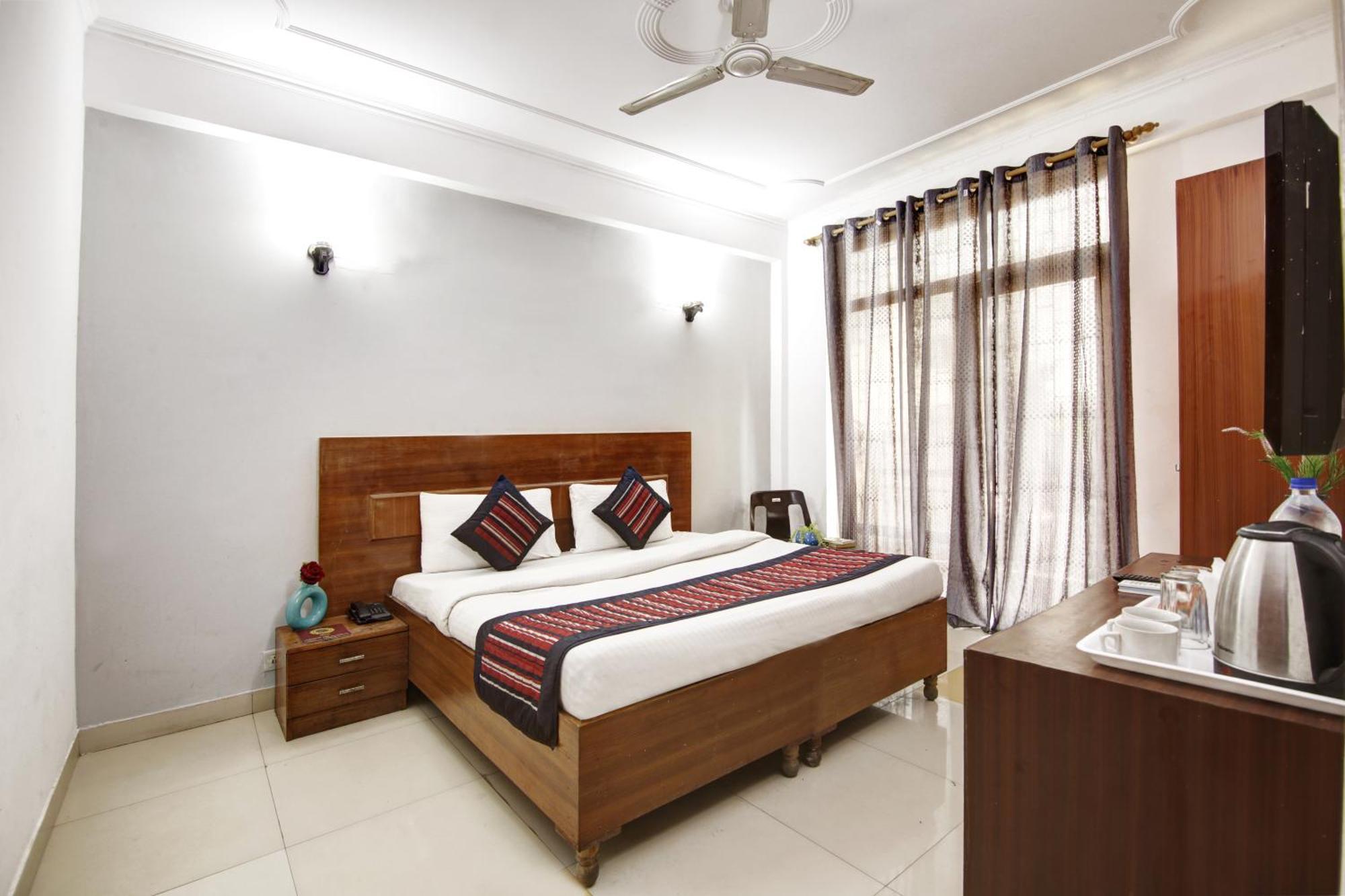 Hotel Ashvins Palace Gurgaon Bagian luar foto