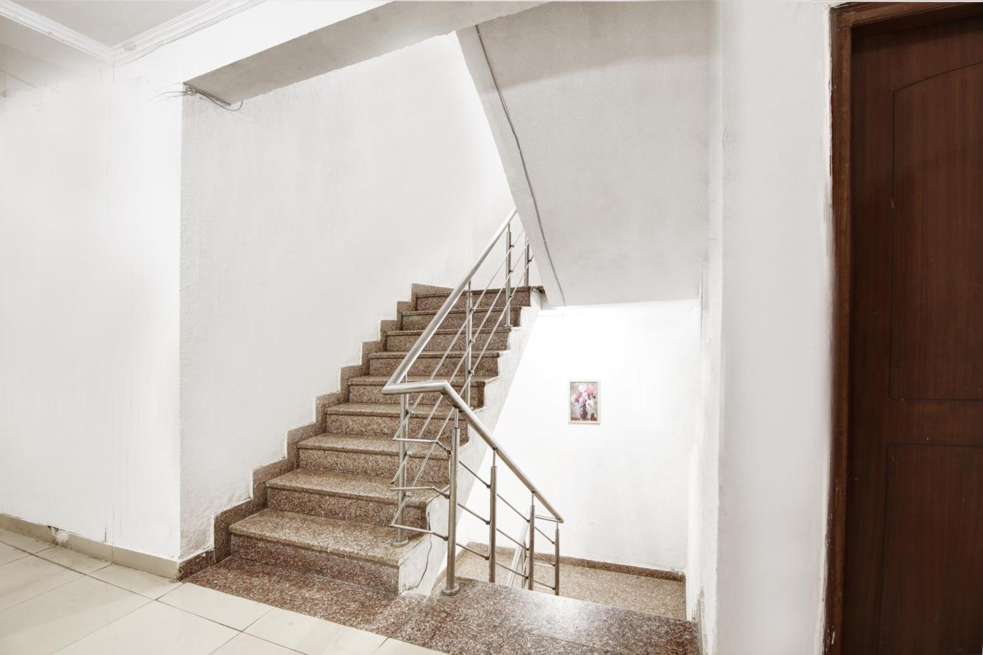 Hotel Ashvins Palace Gurgaon Bagian luar foto